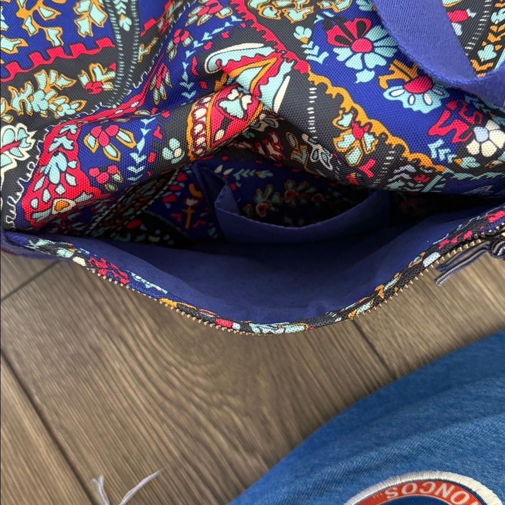 Vera Bradley large travel duffel bag in the Katalina Blues pattern - Picture 4 of 13